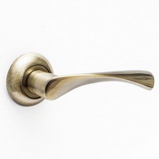 Дверна ручка на круглій розетці AR-100 АВ (стара бронза)