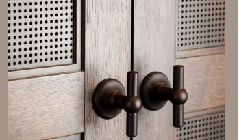 Секрети довговічності дверей: як правильно доглядати за поверхнею